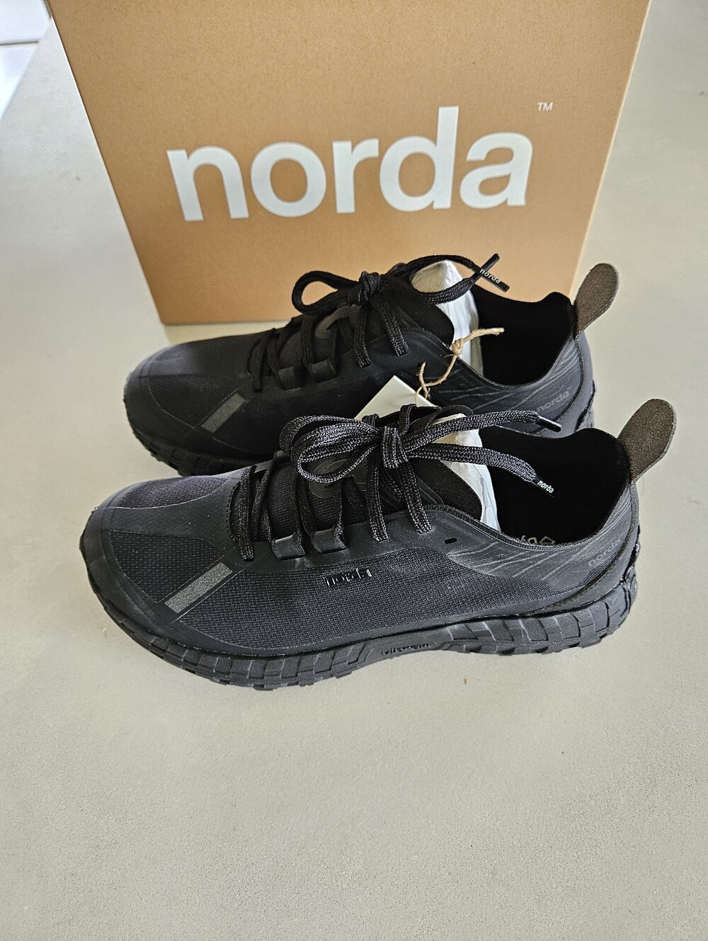 NORDA 001 STEALTH Women's Trail Runner
